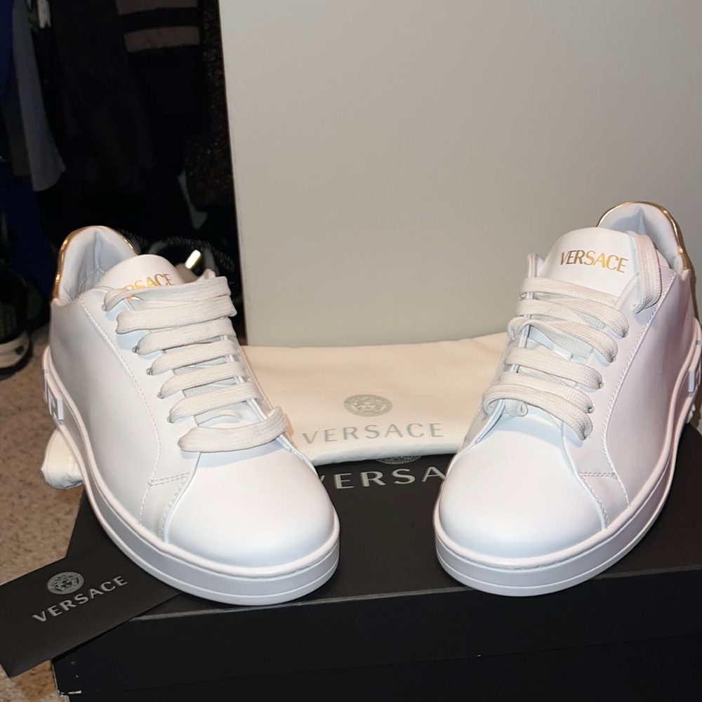 Brand new Versace women’s white sneaker leather sneaker with gold detailing